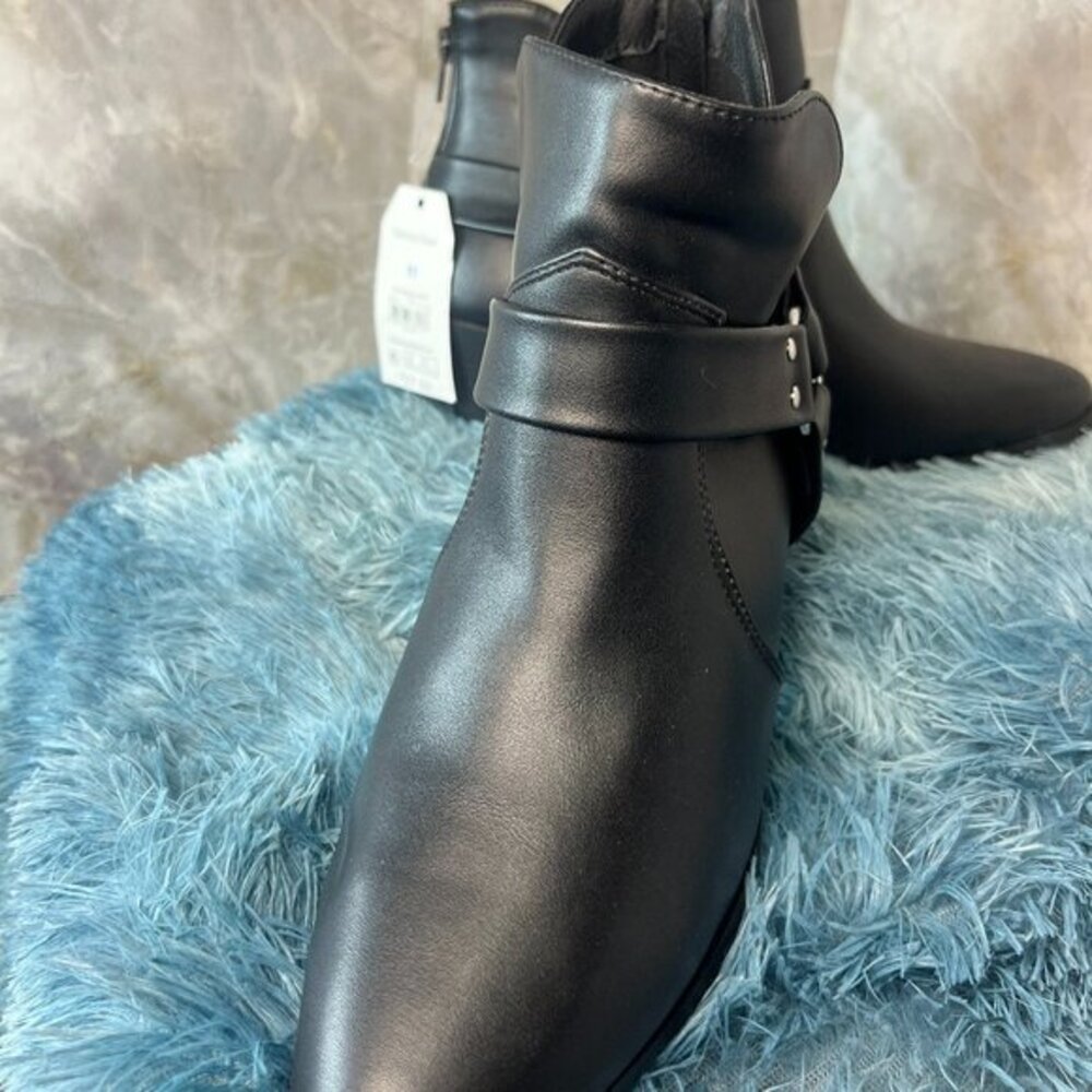 BLACK BOOTS